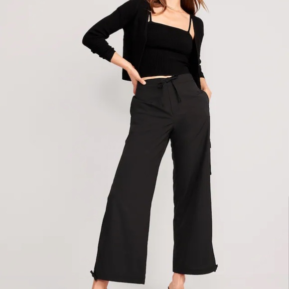 NWT OLD NAVY High-Waisted StretchTech Wide-Leg Cargo Pants Color: Black Jack - Picture 3 of 7